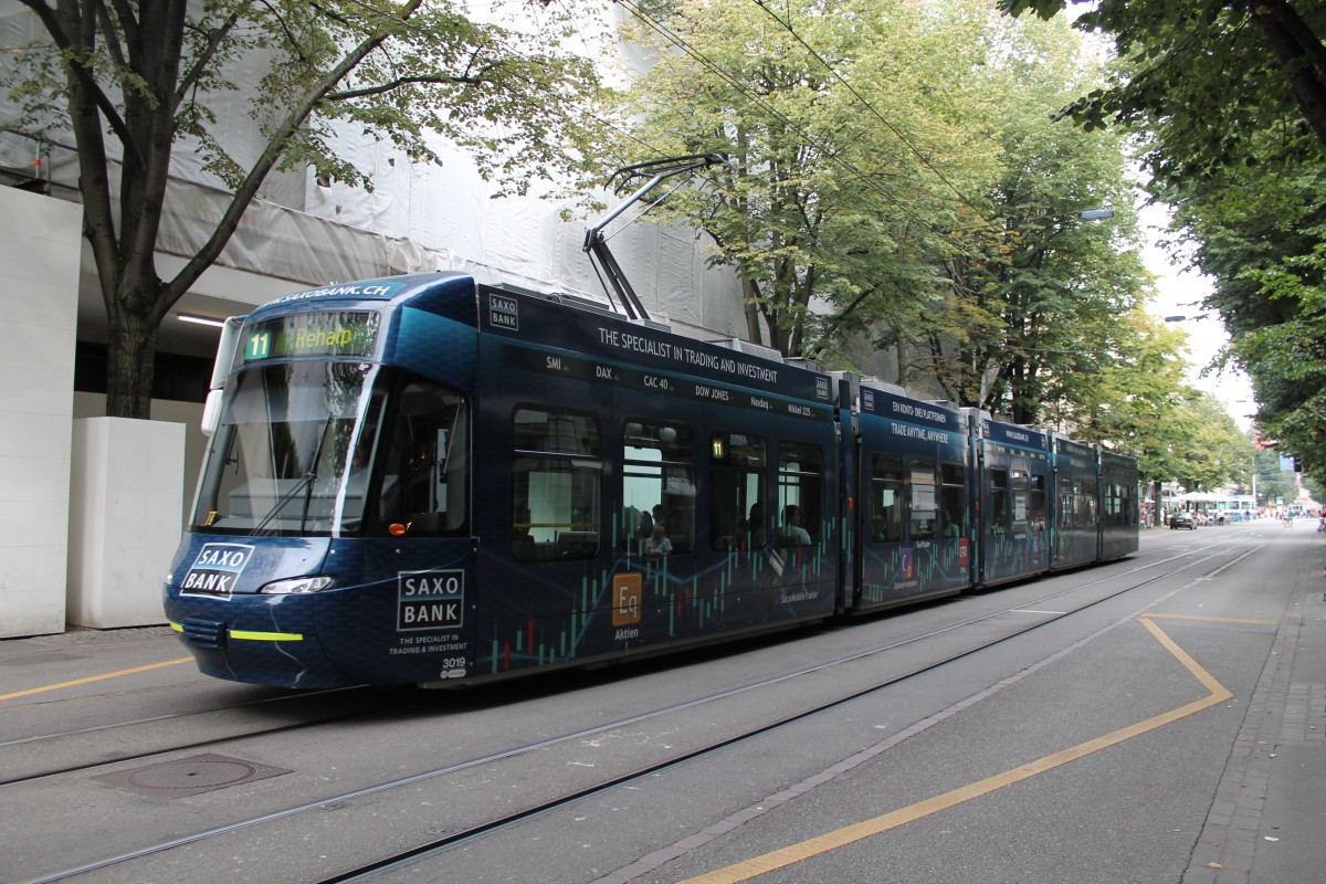 VBZ Be 5/6 3019 mit einer Vollwerbung fr die Saxo Bank bei der passenden Haltestelle Brsenstrasse. 24.08.2013