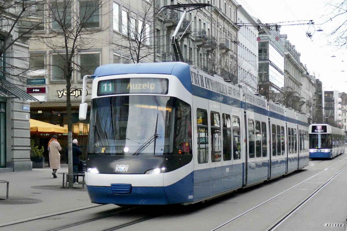 VBZ Cobra Tram Be 5/6 3008 am 4.4.23 in der Zürcher Bahnhofstrasse.