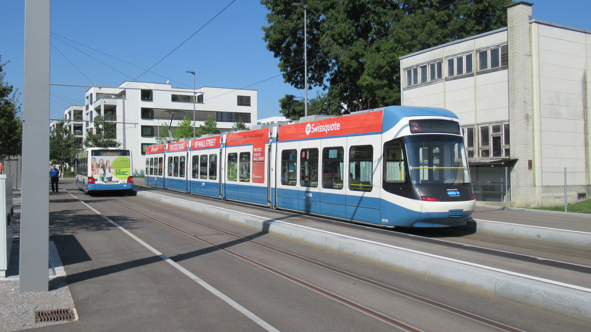 VBZ Cobra Tram Nr. 3016 (Heckansicht) am 4.9.2019 an der neuen Endhaltestelle (Linie 2) in Schlieren Geissweid.