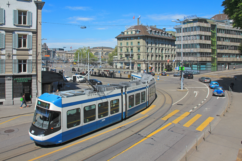 VBZ Cobratram Be 5/6 Nr. 3014 der Linie 3 hat soeben das Central verlassen und fährt in Richtung Klusplatz. Im Hintergrund der HB Zürich. Aufnahme vom 19. Mai 2014, 11:51