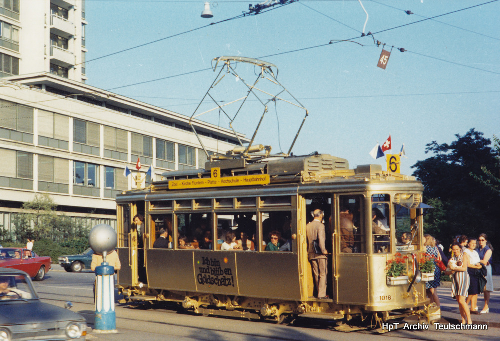 VBZ - Eines von den zwei Gold Tram  Be 2/2 1018 unterwegs in der Stadt Zürich am 07.07.1972 .. Flohmarktfund .. Archiv Teutschmann