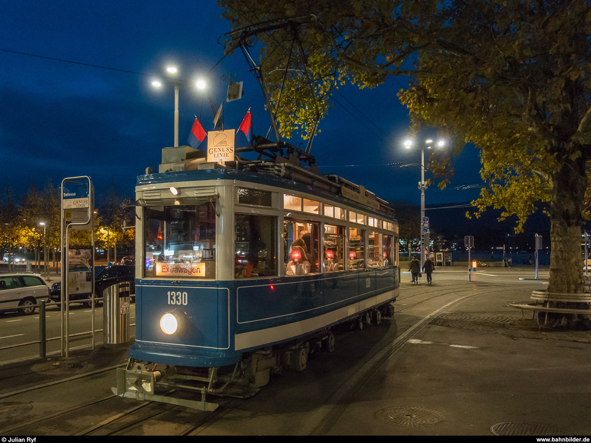 VBZ  Elefant  1330 am 8. November 2017 auf Genussfahrt am Bellevue.