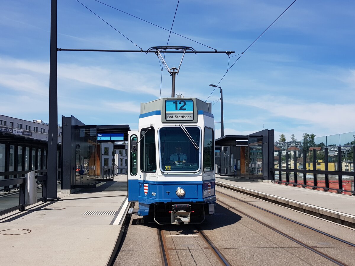 VBZ Linie 12 Wagennummer 2007  Enge  beim Glattzentrum. Datum: 15. 6. 2021