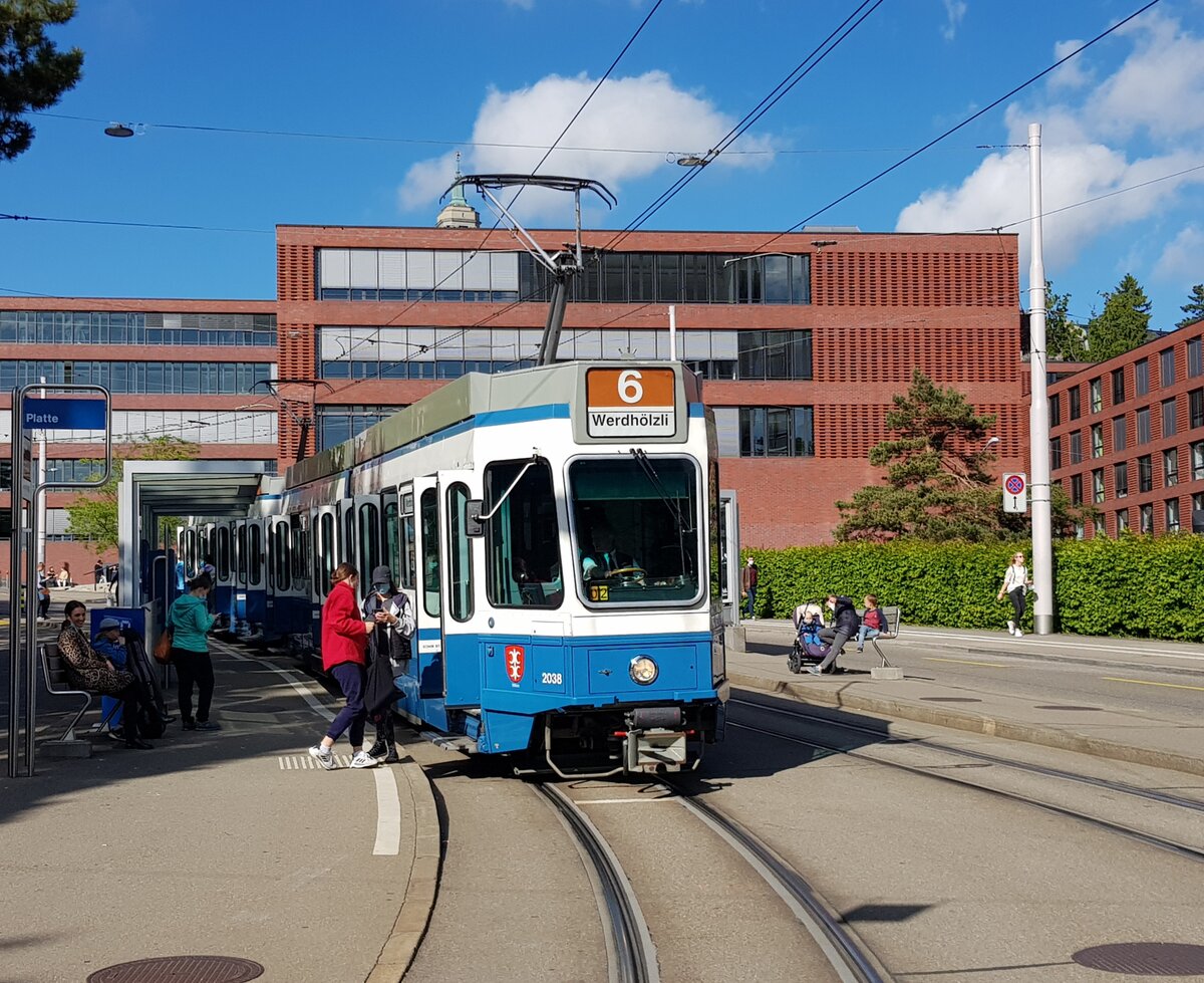 VBZ Linie 6 Wagennummer 2038  Witikon  an der Haltestelle Platte. Datum: 14. 5  2021