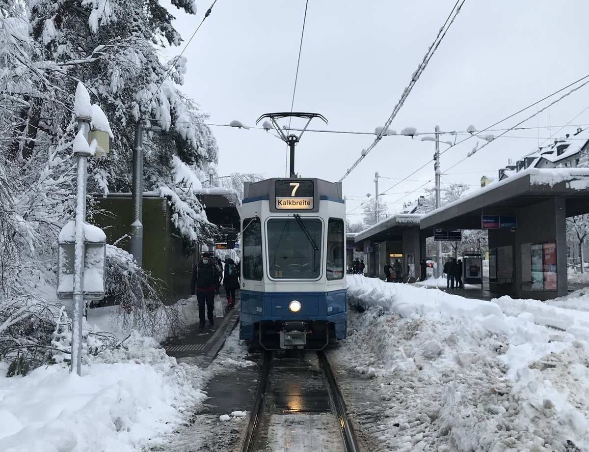 VBZ Linie 7 Wagennummer 2059 beim Milchbuck. Datum: 16. 1. 2021