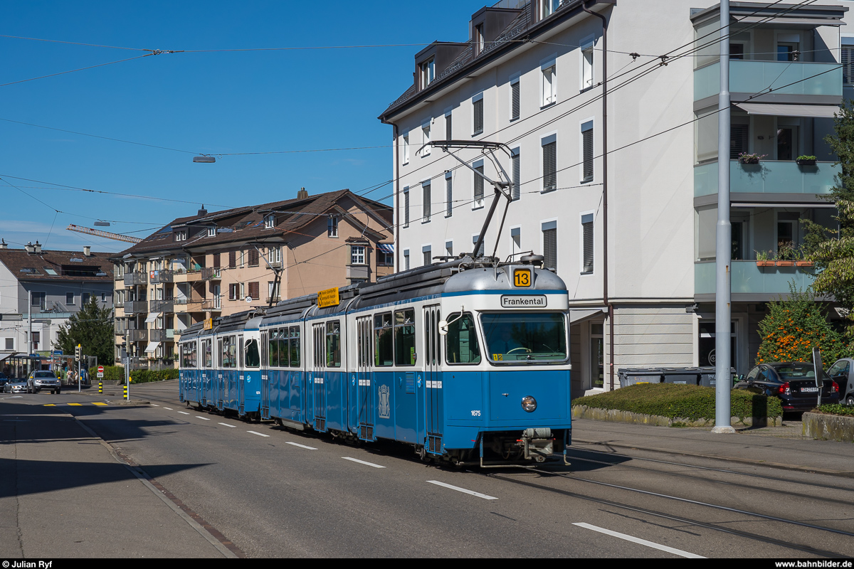 VBZ Mirage Be 4/6 1675 und 1674 am 4. September 2020 unterwegs als Einsetzfahrt Richtung Linie 13 zwischen Salersteig und Berninaplatz. Die beiden Museumsfahrzeuge kommen aufgrund akuten Fahrzeugmangels zurzeit wieder im Linienbetrieb zum Einsatz.