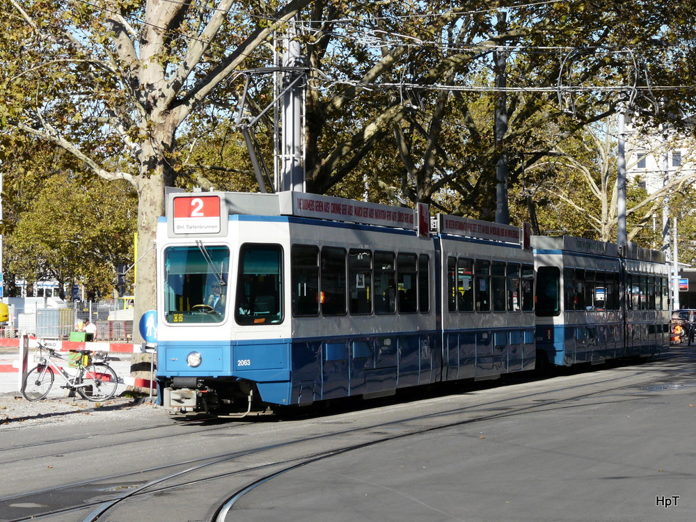 VBZ - Tram Be 4/6 2063 unterwegs auf der Linie 2 in Zürich am 17.10.2013