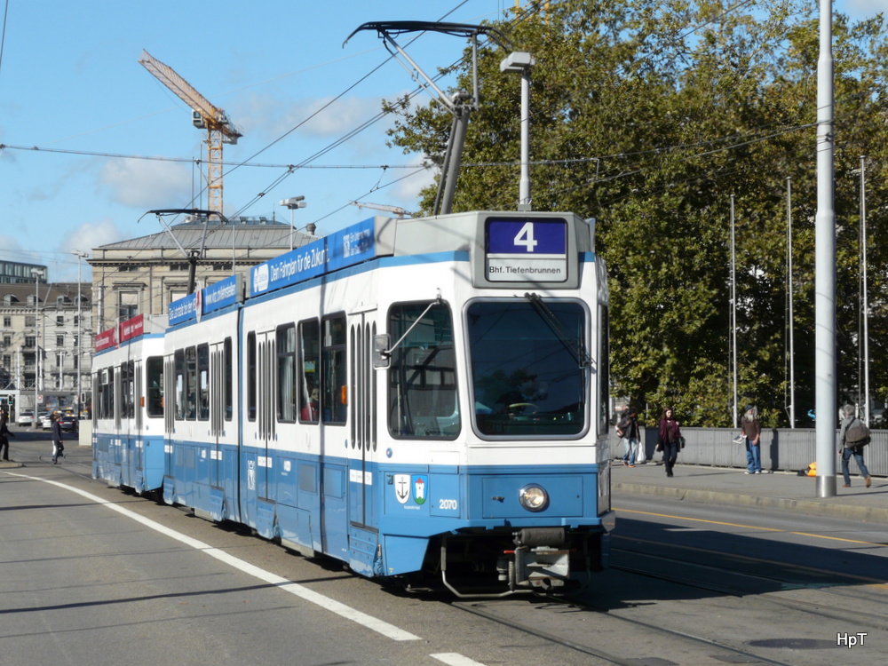 VBZ - Tram Be 4/6 2070 unterwegs auf der Linie 4 in Zürich am 17.10.2013