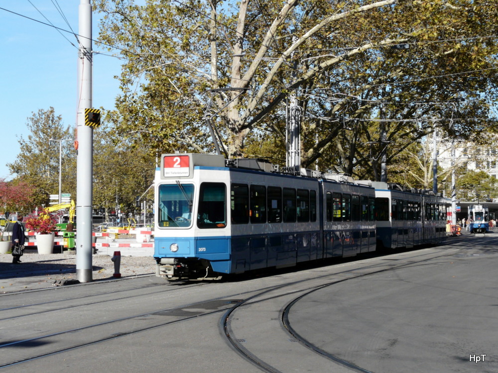 VBZ - Tram Be 4/6 2073 unterwegs auf der Linie 2 in Zürich am 17.10.2013