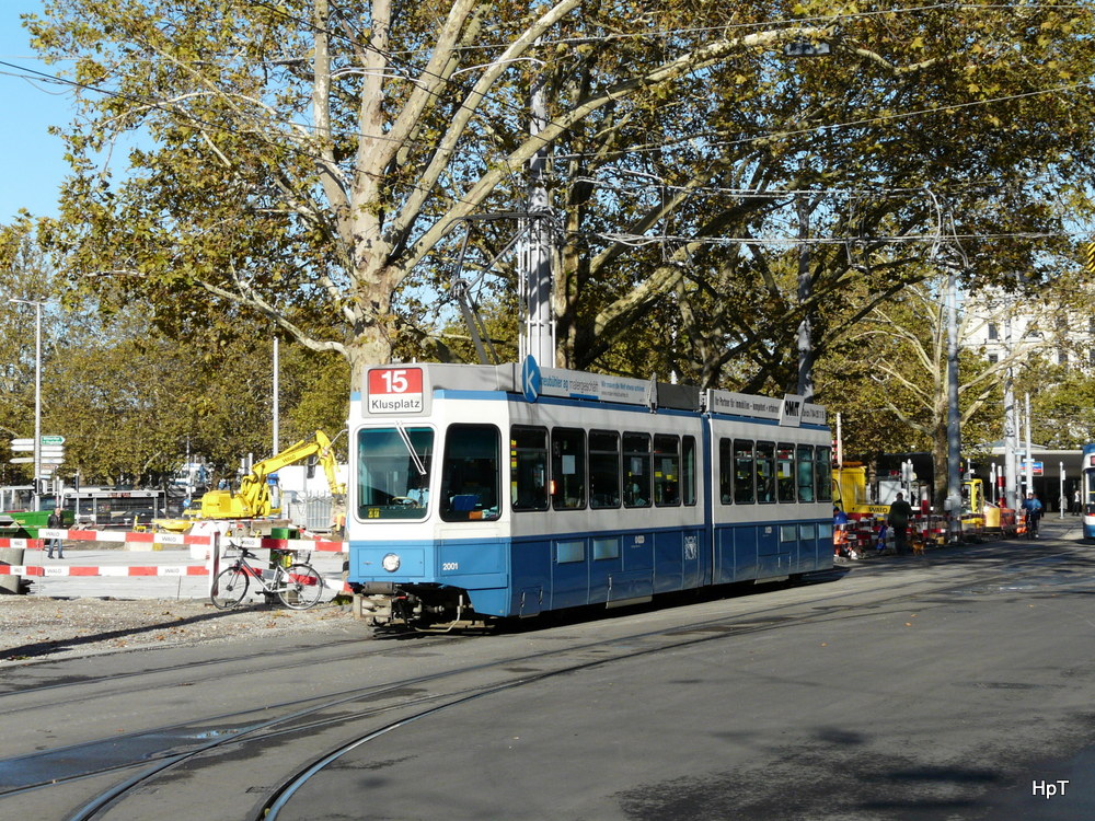 VBZ - Tram Be 4/6 2001 unterwegs auf der Linie 15 in Zürich am 17.10.2013