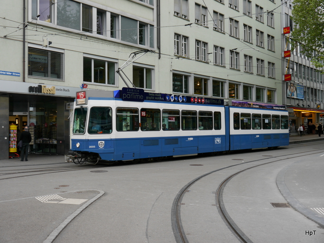 VBZ - Tram Be 4/6 2005 unterwegs auf der Linie 15 in der Stadt Zürich am 05.05.2015