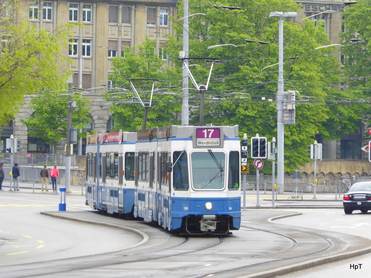 VBZ - Tram Be 4/6 2084 mit Beiwagen unterwegs auf der Linie 17 in Zürich am 23.04.2016