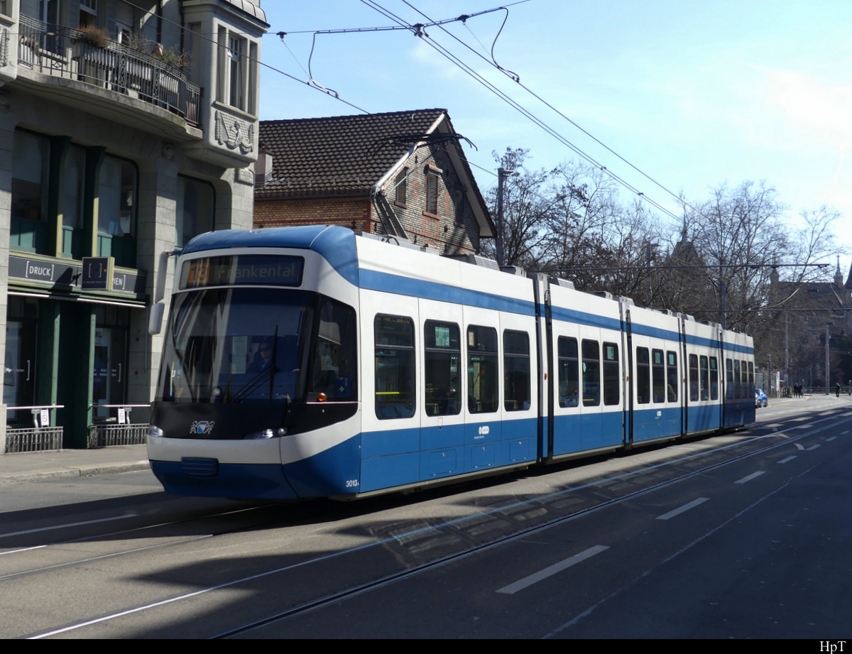 VBZ - Tram Be 5/6 3013 unterwegs auf der Linie 13 in der Stadt Zürich am 13.03.2022