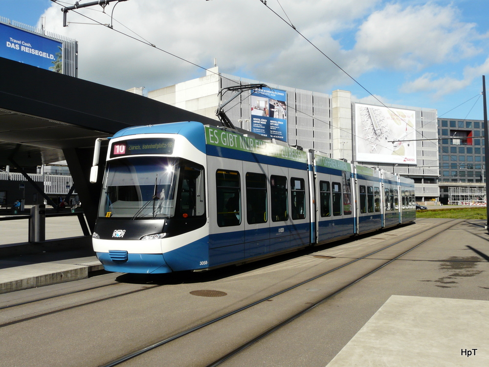 VBZ - Tram Be 5/6 3058 unterwegs auf der Linie 10 beim Flughafen Zürich am 17.10.2013