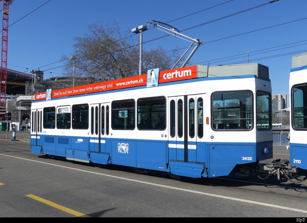 VBZ - Trambeiwagen Be 2/4 2432 unterwegs auf der Linie 7 in der Stadt Zürich am 13.03.2022