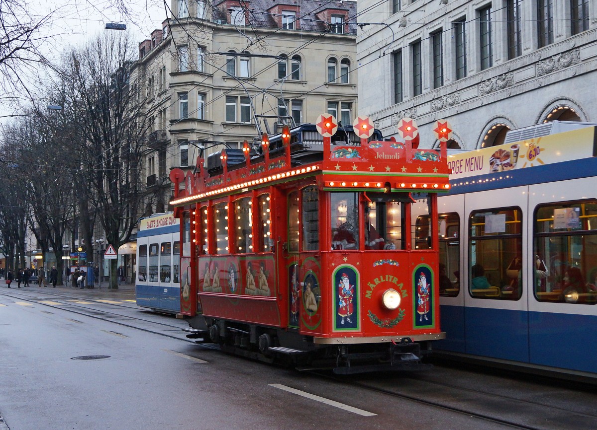 VBZ: Vom 25. November bis zum 23. Dezember 2013 ist das beliebte Märlitram in Zürich unterwegs. Die Aufnahme ist am 14. Dezember 2013 entstanden.
Foto: Walter Ruetsch