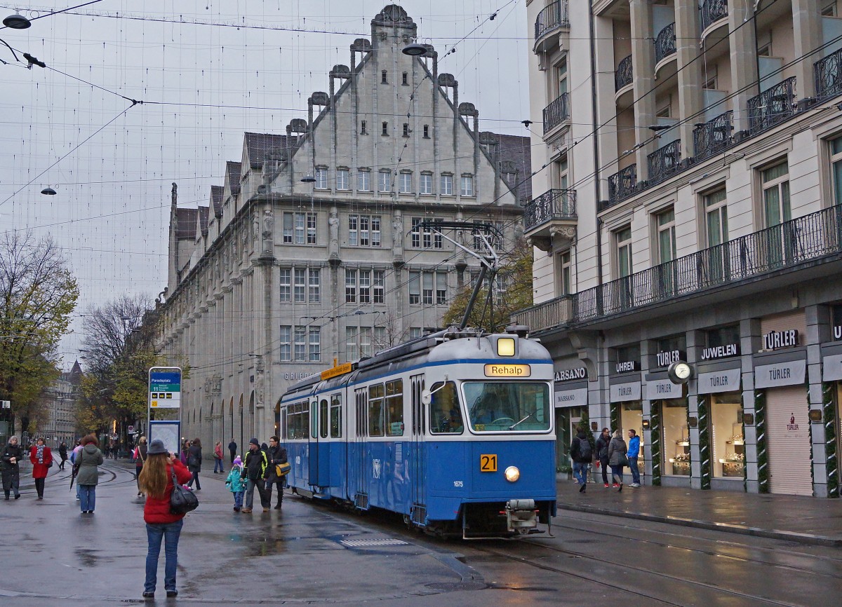 VBZ/Trammuseum: Be 4/6 1675 (1966) bei der Haltestelle Paradeplatz der Museumslinie 21 am 24. November 2013.
Foto: Walter Ruetsch  