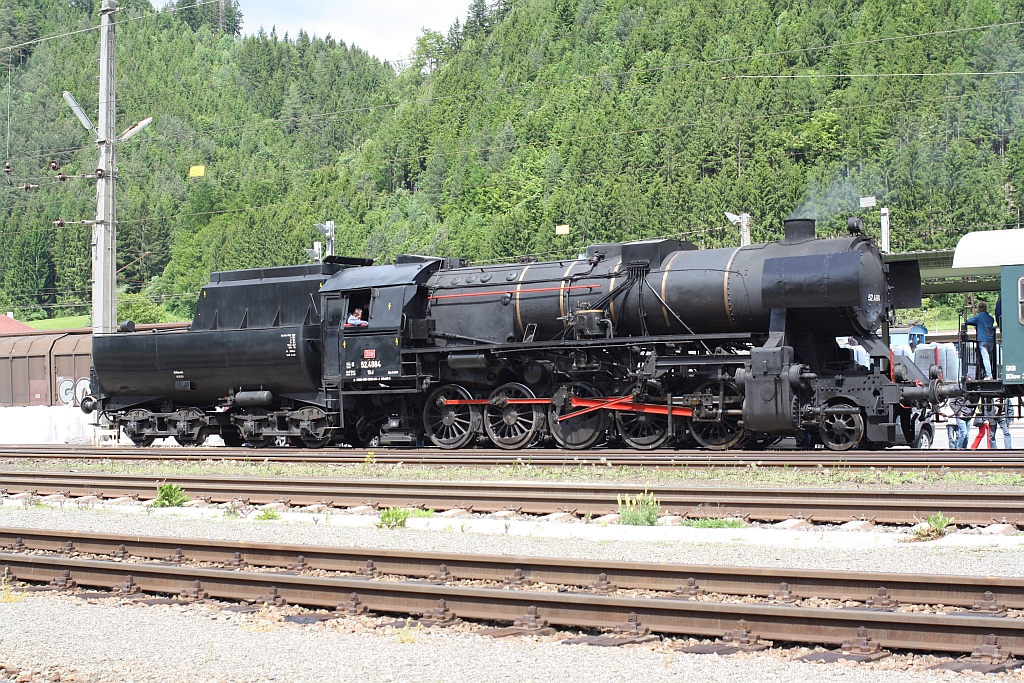 VDEA 52.4984 am 17.Mai 2014 bei der Wendepause vom SR 14575 (Kapfenberg - Mixnitz-B�rensch�tzklamm) auf den SR 14576 (Mixnitz-B�rensch�tzklamm - Kapfenberg) in Mixnitz-B�rensch�tzklamm.