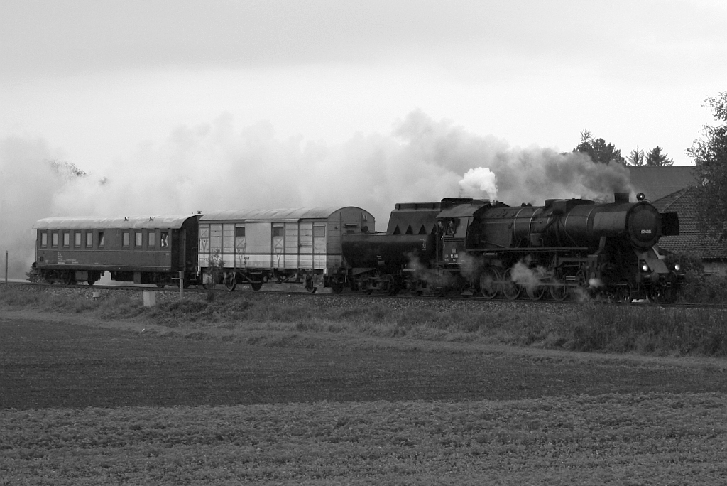 VDEA 52.4984 am 17.Oktober 2014 bei regnerischem Wetter mit dem SGAG 17651 bei Trumau.