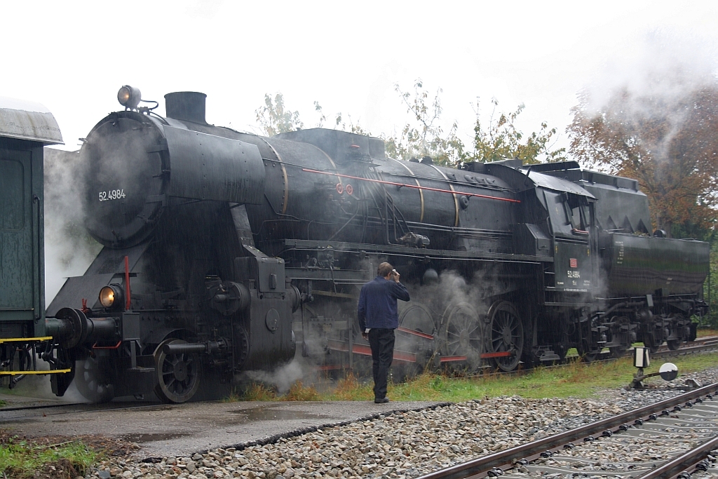 VDEA 52.4984 im Regen; Bf. Trumau am 17.Oktober 2014.