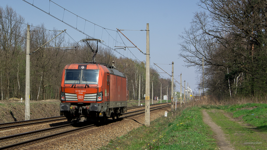 VECTRON 5 170 042-3 der DB Cargo bei Tychy(Tichau)am 15.04.2019.
