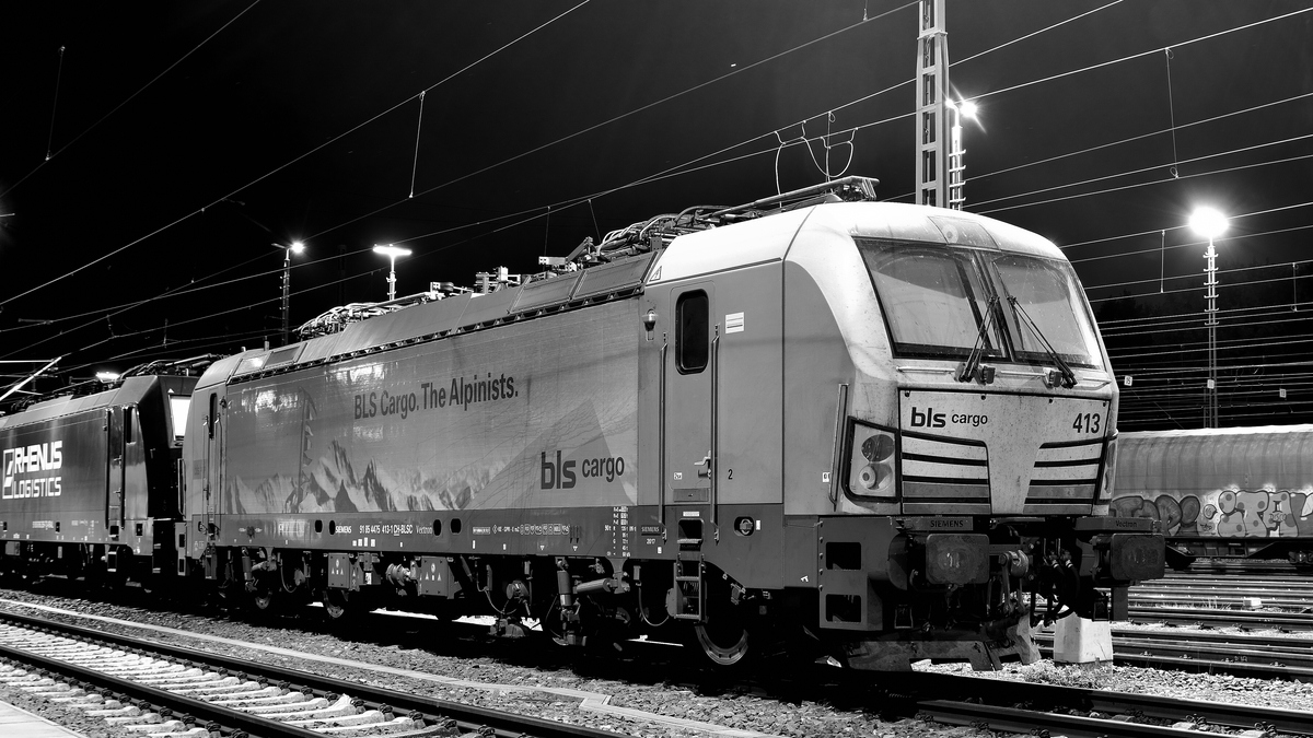Vectron von BLS, bei der Nachtruhe am 28.9.18 in Aachen West