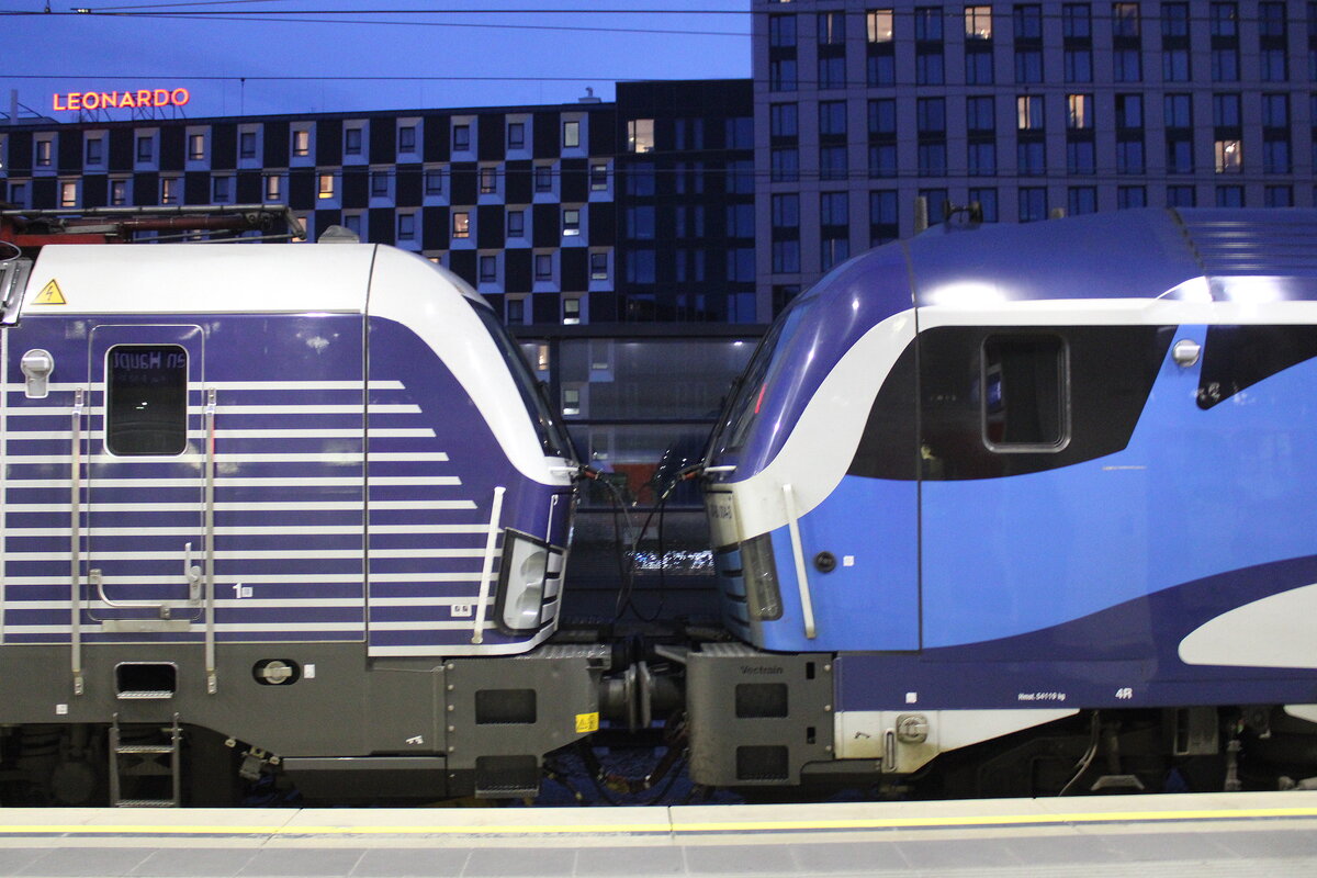 Vectron K�pfe. ČD 384 023-8 und der ČD ComfortJet 80-90 004-3 (CZ-ČD 73 54 80-90 004-3 Afmpz⁸⁸⁰) als RJ 50  Vindobona  nach Brno hl.n., am 26.07.2026 in Wien Hauptbahnhof.