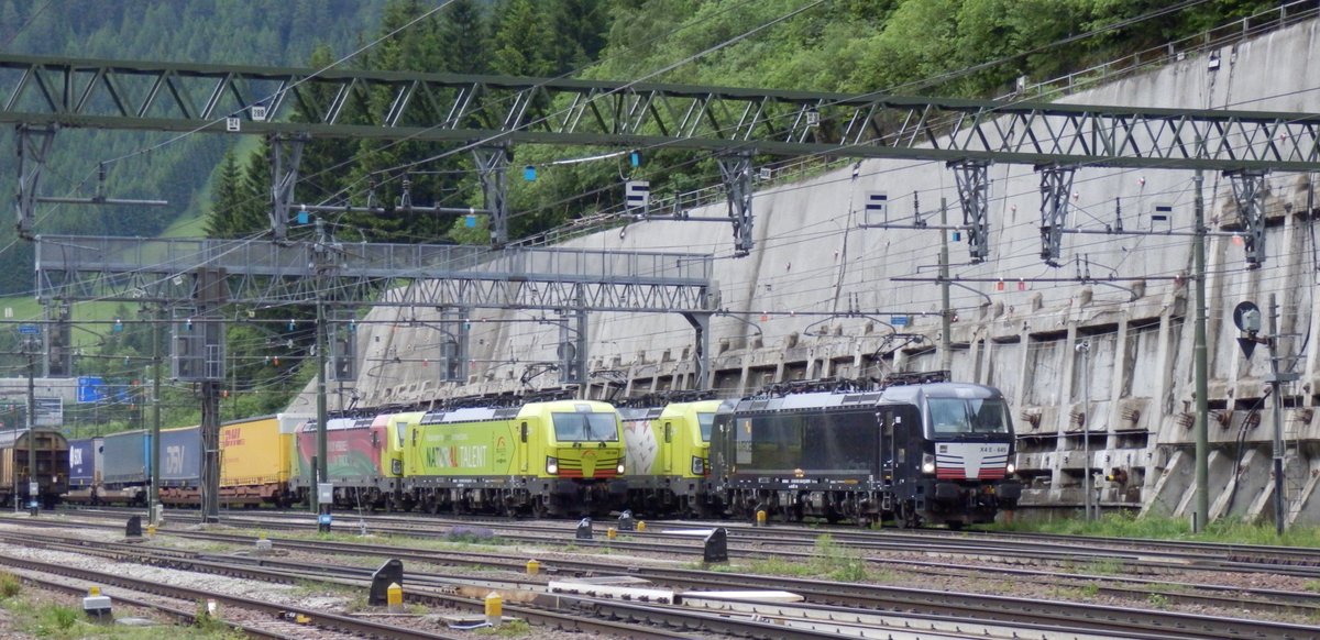 Vectron-Lokomotiven von TXLogistik im Bf. Brennero - Brenner. (20.06.19)                      