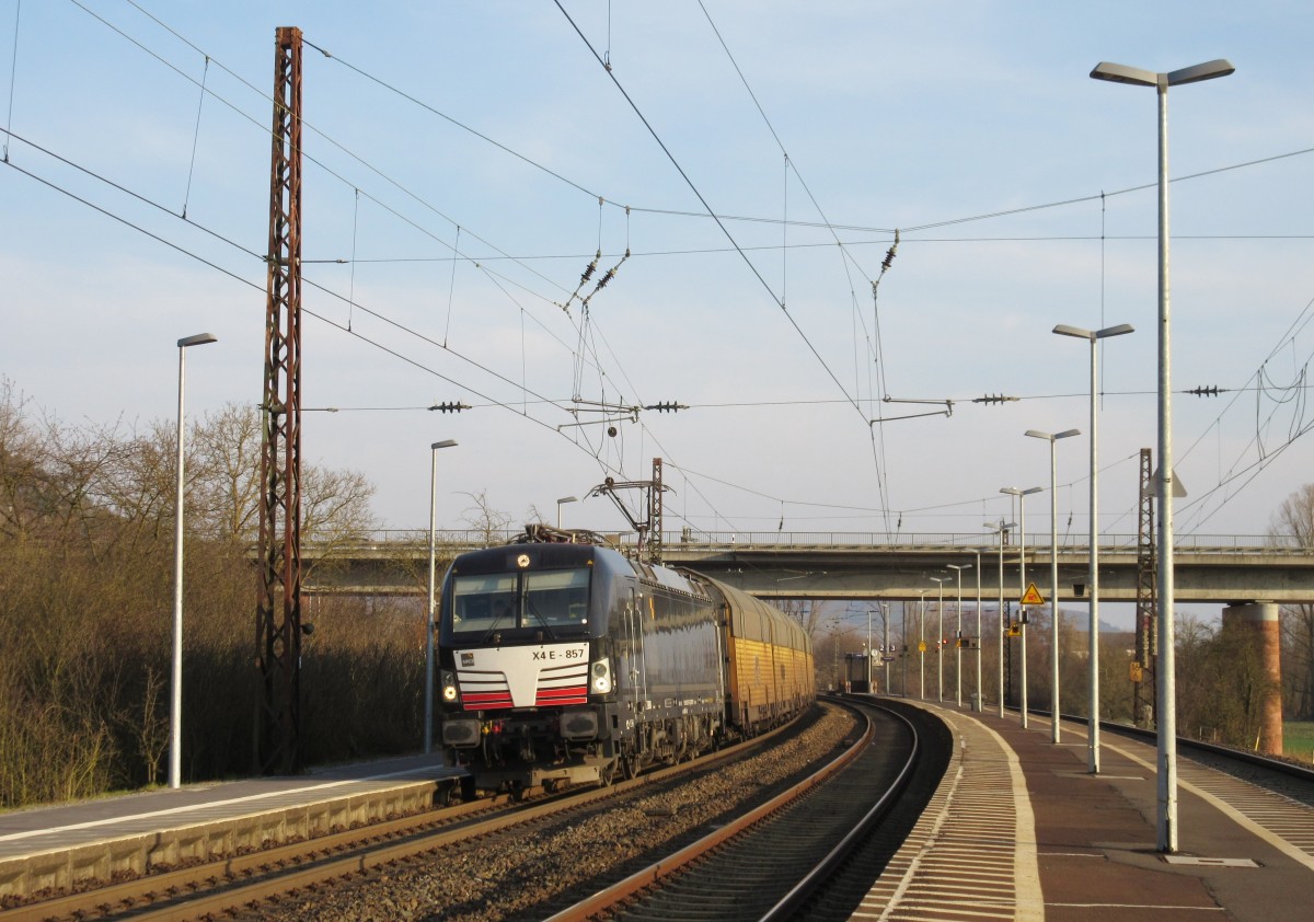 Vectron X4 E-857 von MRCE zieht am 17.Mrz 2015 einen ARS Autozug durch Retzbach-Zellingen in Richtung Gemnden.