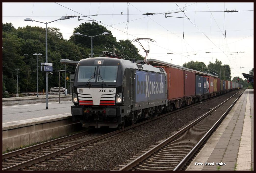 Vectron X4E-863 von Boxxpress kam am 15.0ß8.2015 um 10.01 Uhr mit einem Container Zug Richtung Bremen durch den Bahnhof Verden.