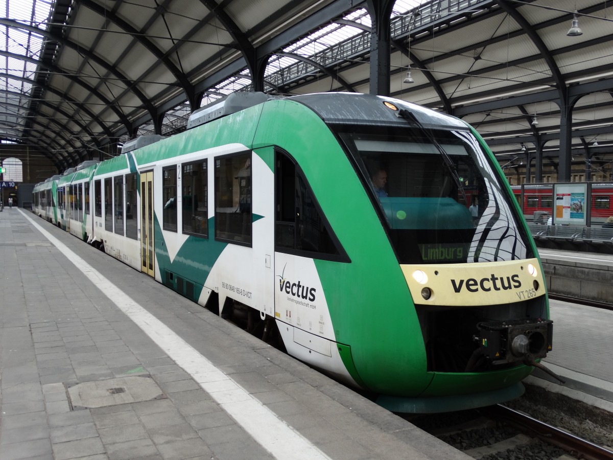Vectus Lint 41 VT 265 am 30.07.14 in Wiesbaden Hbf