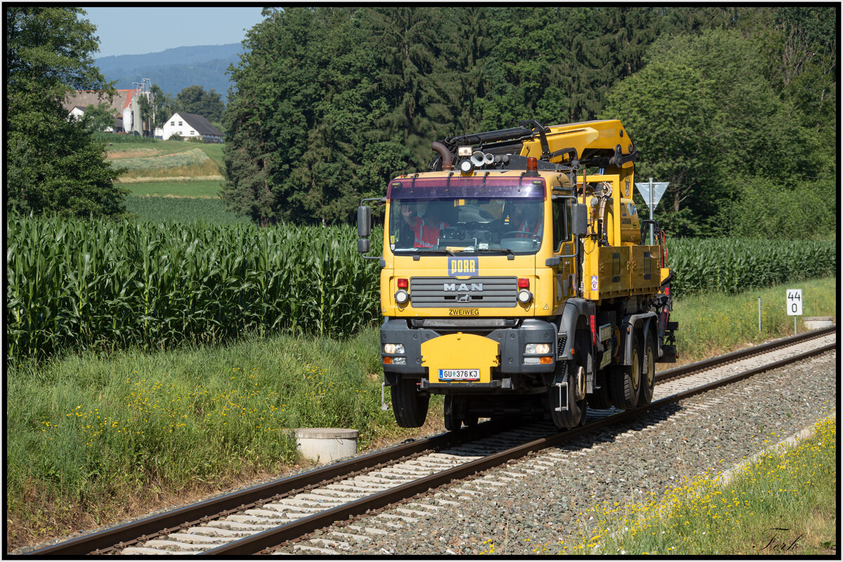 Vegetationskontrollfahrt mit einem 2-Wege LKW am 7.07.2021 bei Dietmannsdorf.