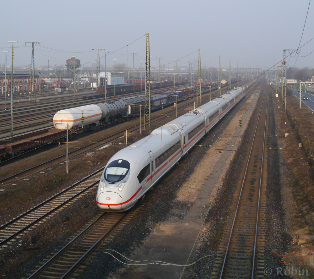 Velaro-D 407 017-3 fährt am 06.03.2014 am Mannheimer Rangierbahnhof vorbei.