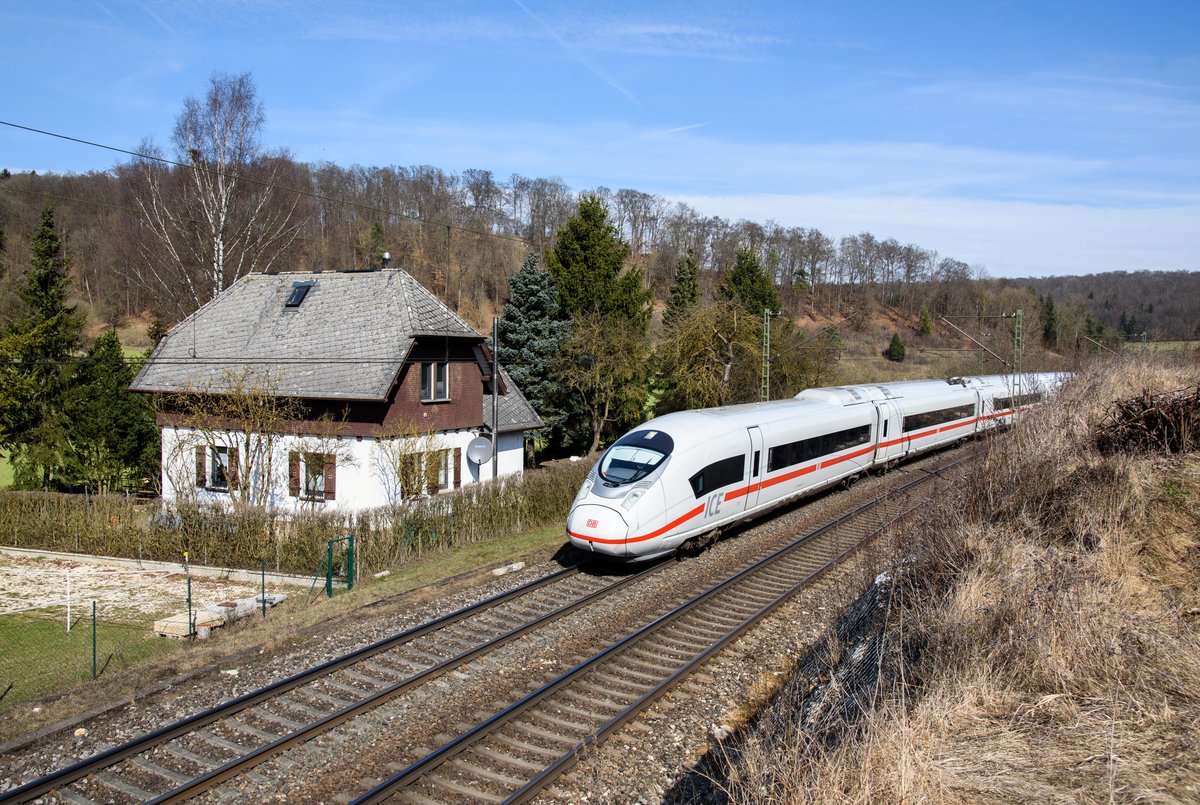 Velaro Triebzüge 711 und 715 auf dem Weg nach München als ICE 513.Sie passieren meinen Fotostandort bei Urspring am 17.3.2017.
