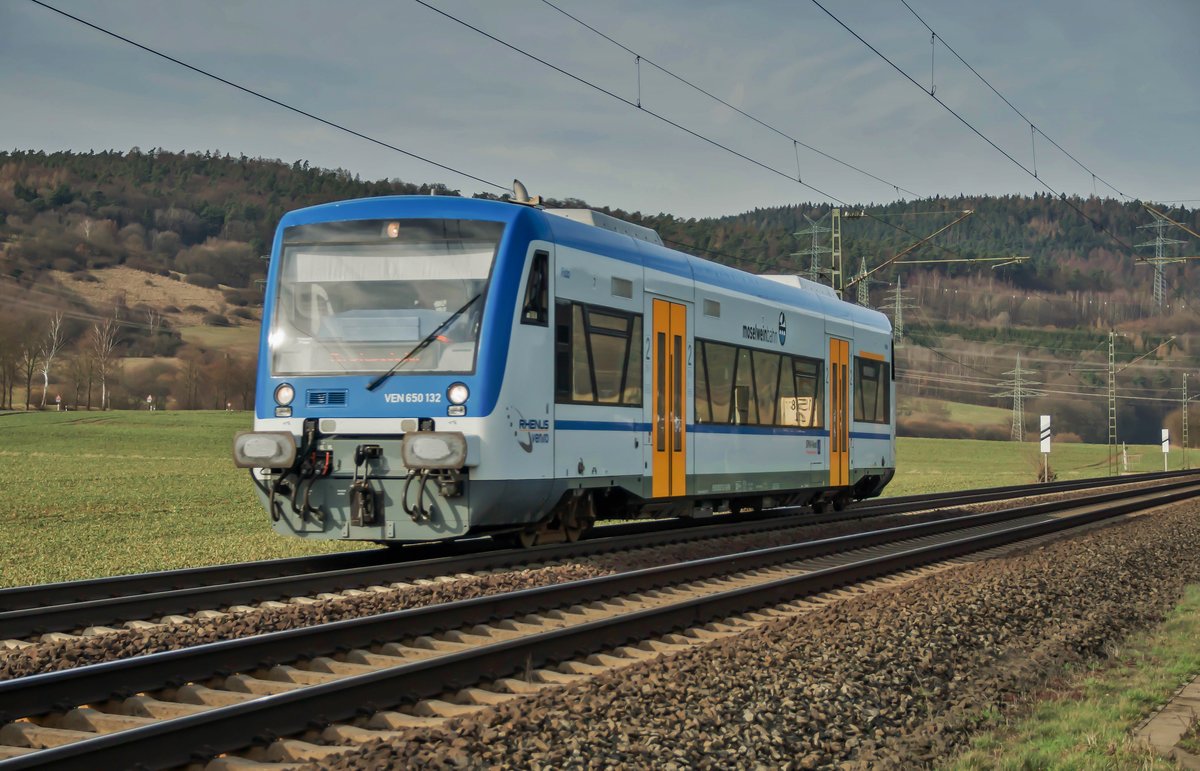 VEN 650 132 von der moselweinbahn ist auf Dienstfahrt in Richtung Fulda,abgelichtet am 14.03.2017 bei Reilos.