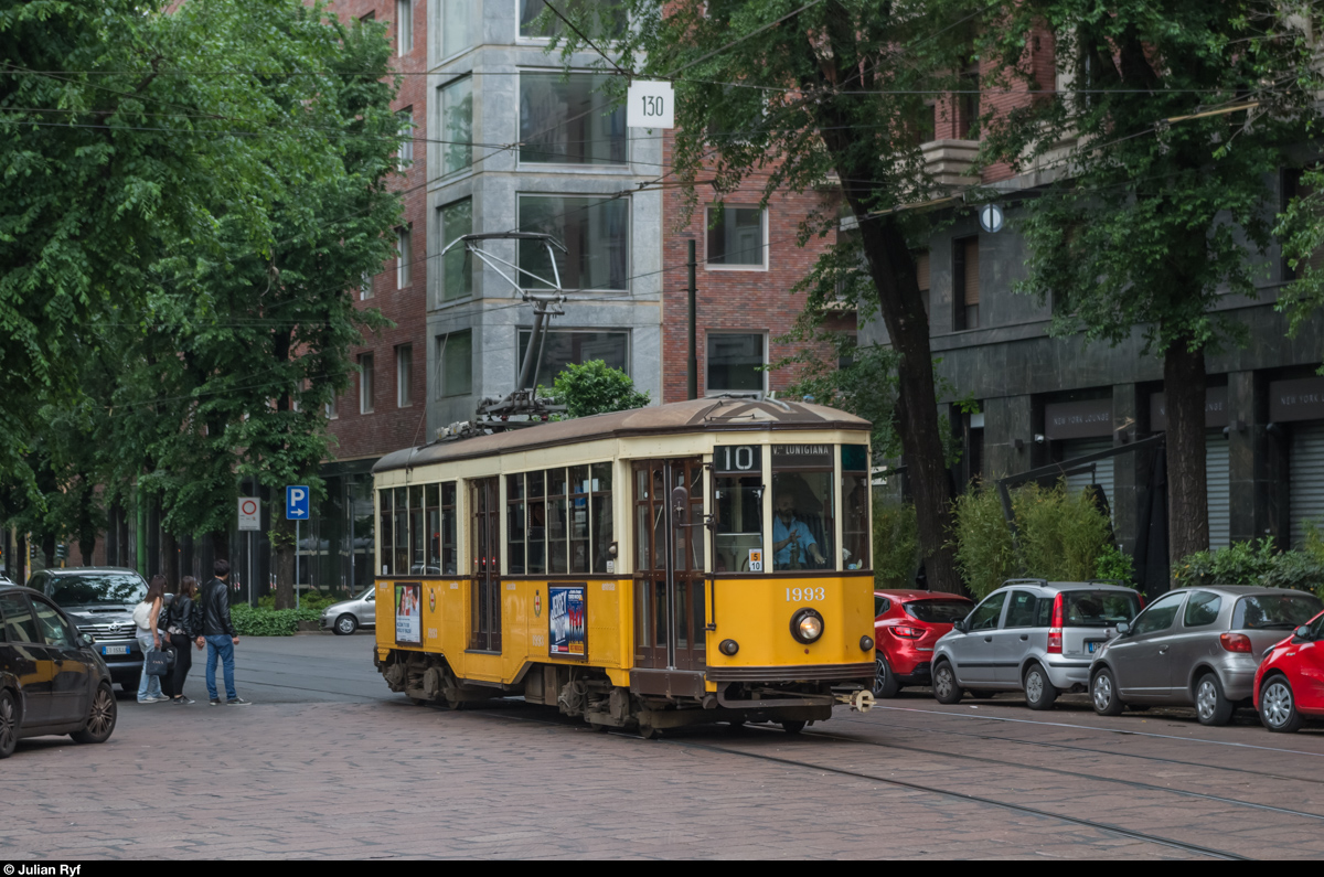 Ventotto 1993 erreicht am 8. Mai 2016 Milano Centrale. Die Trams der Bauart Peter Witt wurden ab 1928 eingesetzt und sind damit die ältesten noch in Betrieb stehenden Tramfahrzeuge Europas. Von den ursprünglich 502 Fahrzeugen sind (laut Wikipedia) noch 151 in Betrieb. Wagen 1993 gehört zur letzten Bauserie (1930).