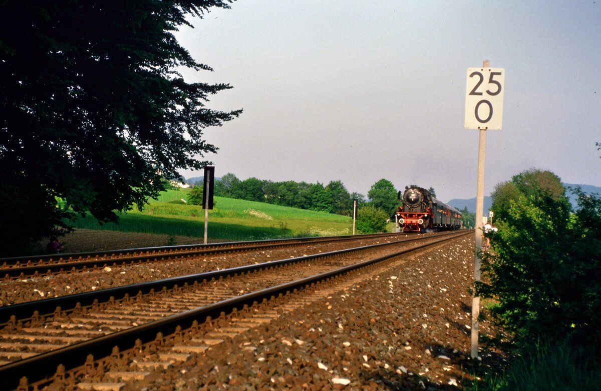 Veranstaltungsfahrten mit DB-Dampflok 23 105 zwischen Nürnberg und Amberg.
Datum: 25.05.1985