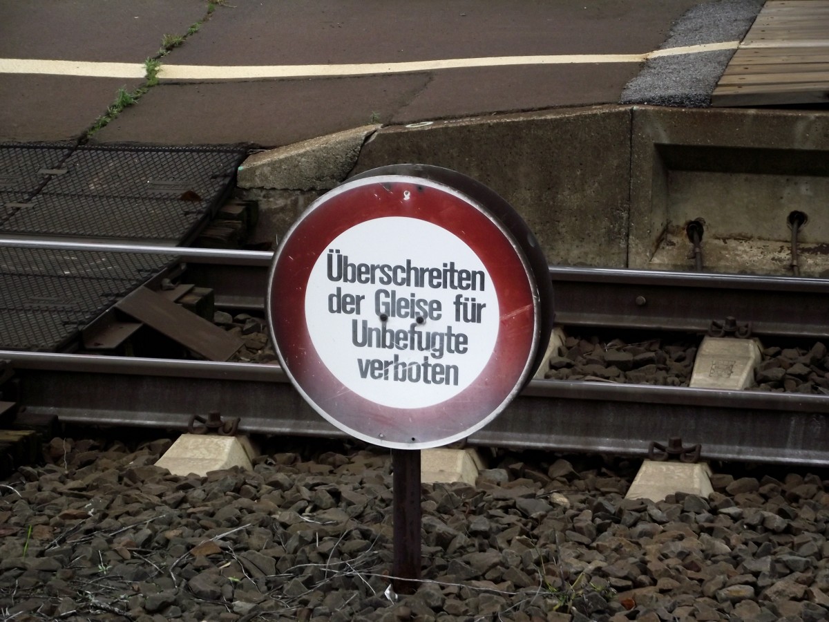 Verbotsschild in Hanau Hbf am 07.11.13