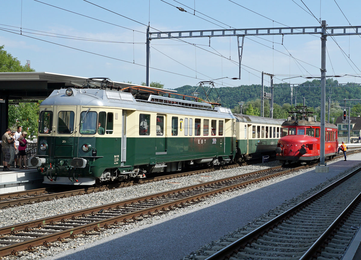 Verein Depot und Schienenfahrzeuge Koblenz (DSF)
TRIEBWAGEN TREFFEN KOBLENZ 1. AUGUST 2017
VPM BDe 4/4 II 201, ehemals SOB-EBT, und der OeBB RBe 2/4 202, ehemals SBB im Bahnhof Koblenz.
Foto: Walter Ruetsch