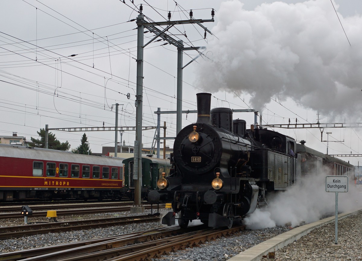 Verein Pacific 01 202: Tag der offenen Remisentore mit 01 202 und DBB Eb 3/5 5810 in Lyss am 10. Oktober 2015.
Foto: Walter Ruetsch