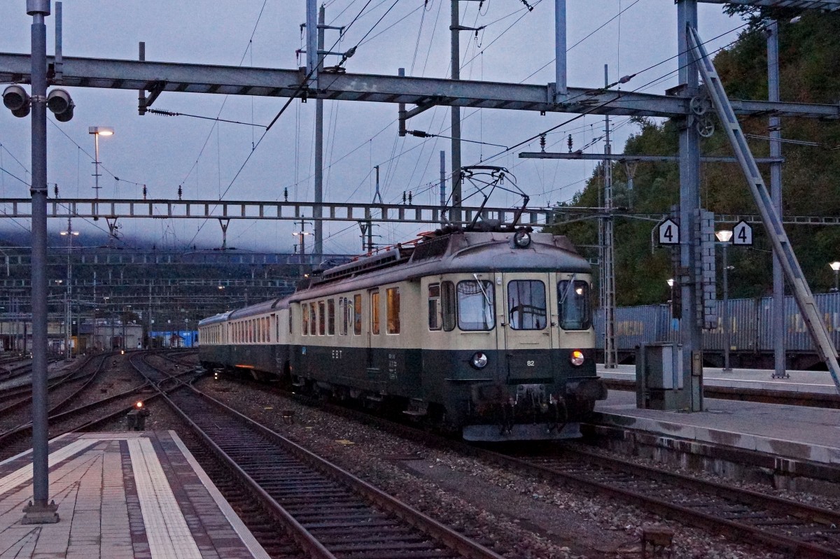 Verein-Pendelzug-Mirage: Ebenfalls an die Olma nach St. Gallen fuhr am 12.10.2013 der BDe 4/4 82 (EBT-Pendel/ex SOB) ab Willisau. Die Aufnahme ist am frühen Morgen bei sehr schlechter Witterung anlässlich der Durchfahrt in Olten entstanden.
Foto: Walter Ruetsch