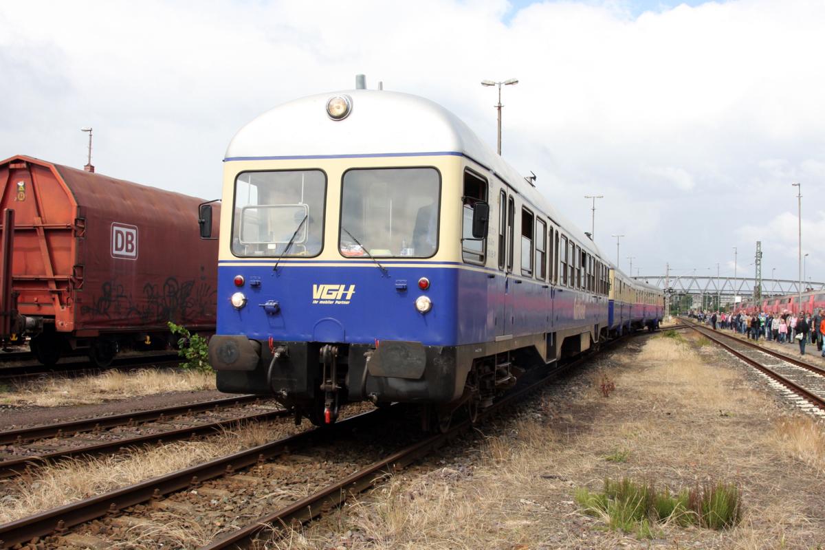 Verkehrsbetriebe Grafschaft Hoya, Triebwagen DEV T 3, hatte am 14.06.2014 Pendelzug Einsatz zwischen dem AW Bremen und dem dortigen Hauptbahnhof. Der T 3, als  Kaffkieker  bezeichnet, verkehrte dabei als dreiteilige Einheit.  
