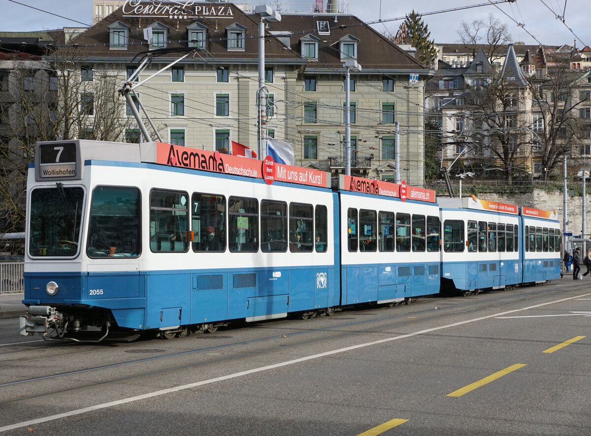 Verkehrsbetriebe Zürich (VBZ).
Be 4/6 2055 + Be 4/6 2305 auf der Linie 7 am 5. Dezember 2021.
Foto: Walter Ruetsch