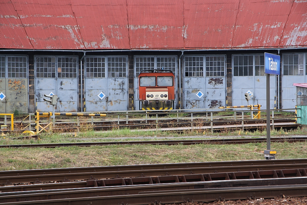 Verlassen wirkt die CD 799 034-4 am 25.August 2018 im Depot Tabor.