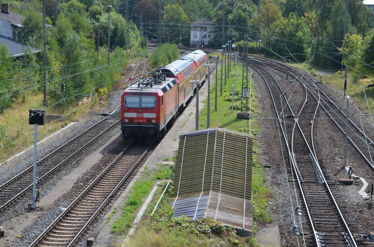 Verstärker Garnitur RB Altenburg - Leipzig Hbf steht mit 143 285-5 in Altenburg Abgestellt 09.09.2012