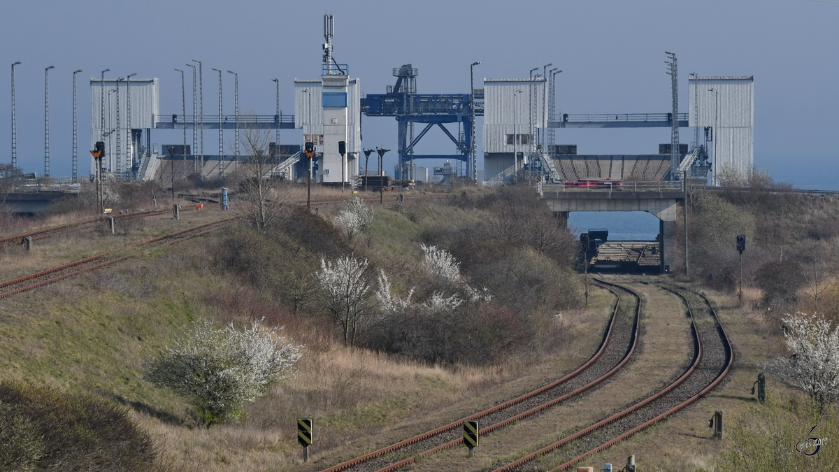 Verwaiste Gleise im Breitspur-Areal des Fährhafens in Mukran. (April 2019)