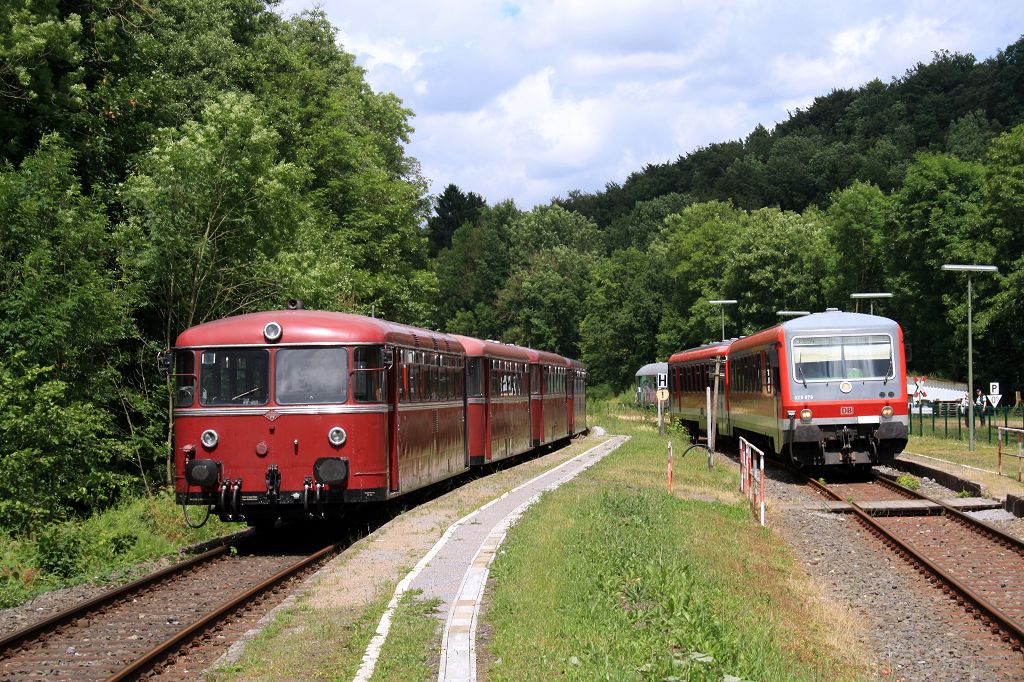 Veteranentreffen in Binolen am 06.07.2014 -  796 690 (mit 996 309 und 299 sowie 796 802) begegnen dem 628 676 (als 640-Ersatz als RB nach Neuenrade) 