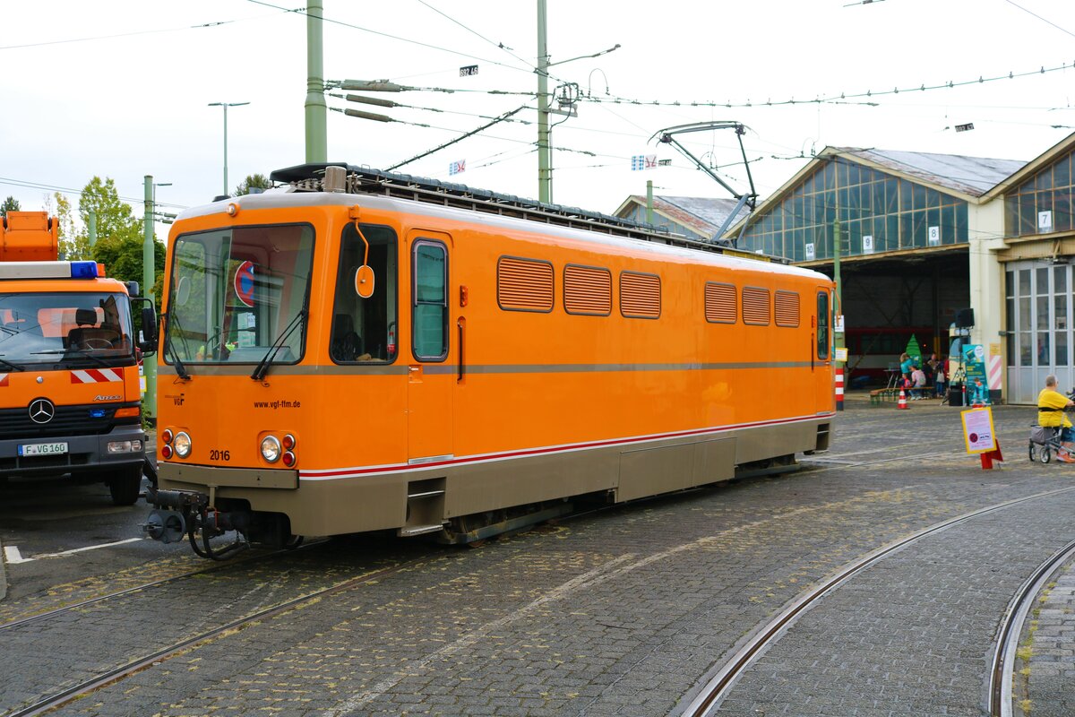 VGF Akkulok 2016 am 03.09.22 beim Tag der Verkehrsgeschichte in Betriebshof Eckenheim 