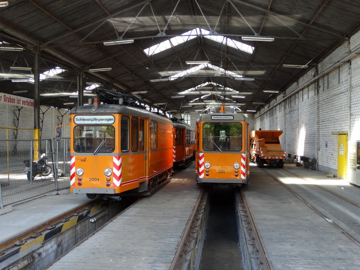 VGF Arbeitswagen am 03.06.15 in Frankfurt Eckenheim über den Zaun fotografiert