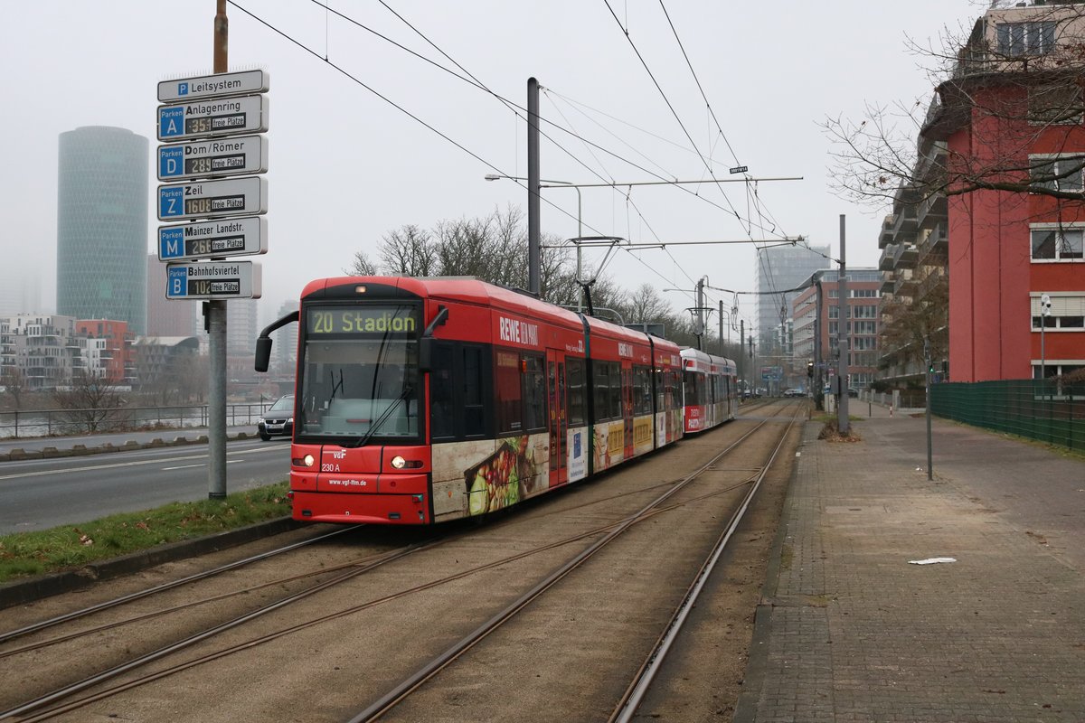 VGF Bombardier Flexity Classic Doppeltaktion mit Wagen 230 und 2xx am 25.01.20 in Frankfurt am Main